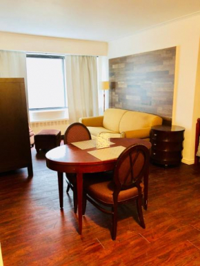 Stylish Montreal Apartment: Comfortable Stay in the Golden Square Mile